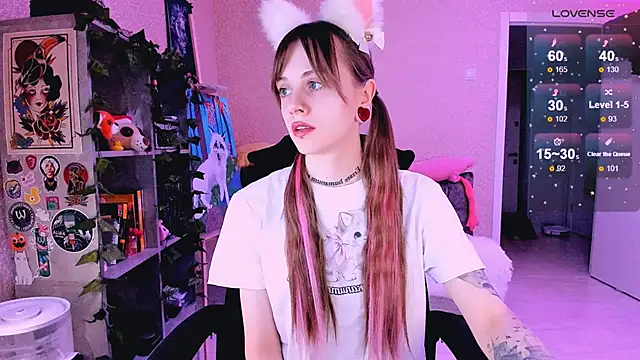 NaniMoore online show from March 4, 8:16 pm