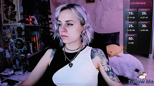 NaniMoore online show from October 6, 9:56 pm