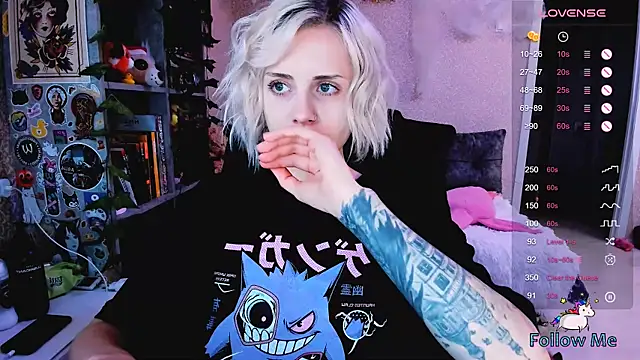 NaniMoore online show from October 18, 8:42 pm