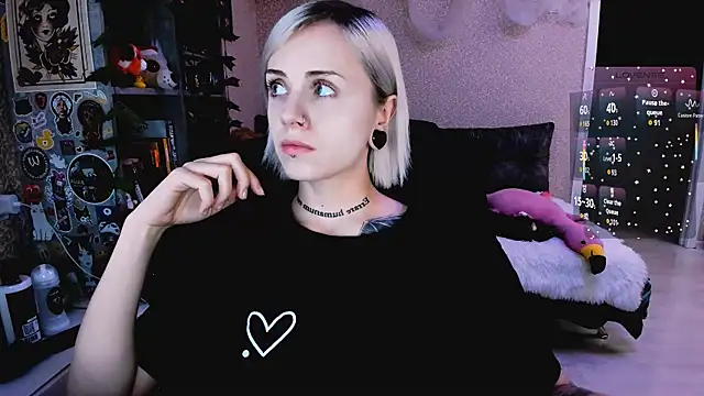 NaniMoore online show from November 6, 8:32 pm