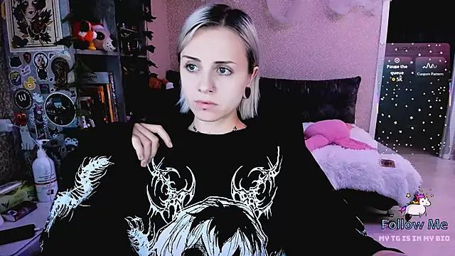 NaniMoore online show from November 14, 9:02 pm