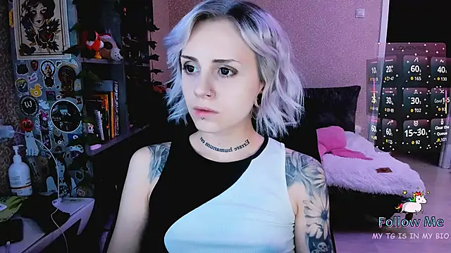 NaniMoore online show from December 4, 8:17 pm