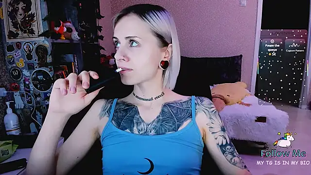 NaniMoore online show from December 13, 10:04 pm