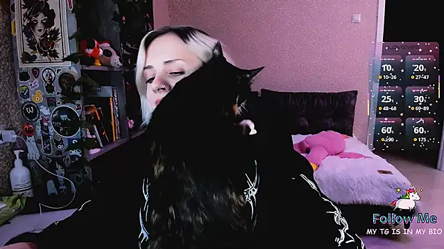 NaniMoore online show from December 19, 9:11 pm