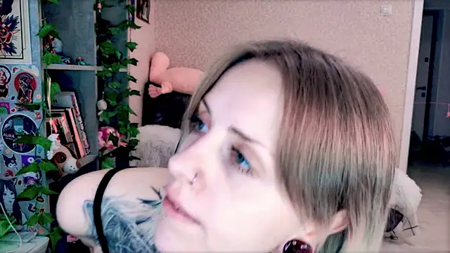 Snapshot of NaniMoore chatting on August 1, 7:57 pm NaniMoore online show from August 1, 7:57 pm