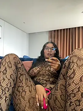 Snapshot of Indianbutter11 chatting on October 16, 6:14 am Indianbutter11 online show from October 16, 6:14 am