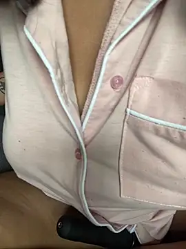 Snapshot of Indianbutter11 chatting on November 11, 5:18 am Indianbutter11 online show from November 11, 5:18 am