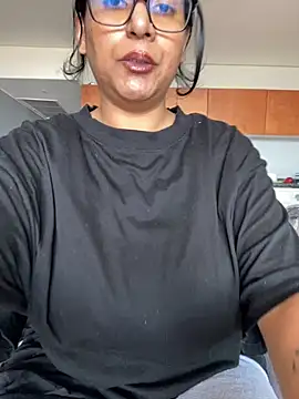 Snapshot of Indianbutter11 chatting on November 18, 8:19 am Indianbutter11 online show from November 18, 8:19 am