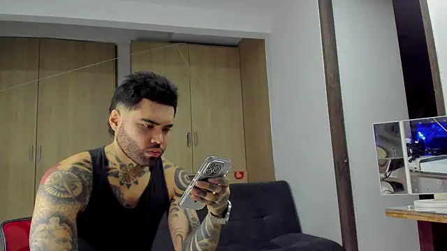 Snapshot of Eroxxx1327 chatting on November 1, 11:51 pm Eroxxx1327 online show from November 1, 11:51 pm