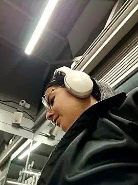  vaness online show from April 5, 5:48 am