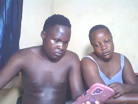 Snapshot of Dark_Queenchocolate chatting on October 19, 8:31 pm Dark Queenchocolate online show from October 19, 8:31 pm