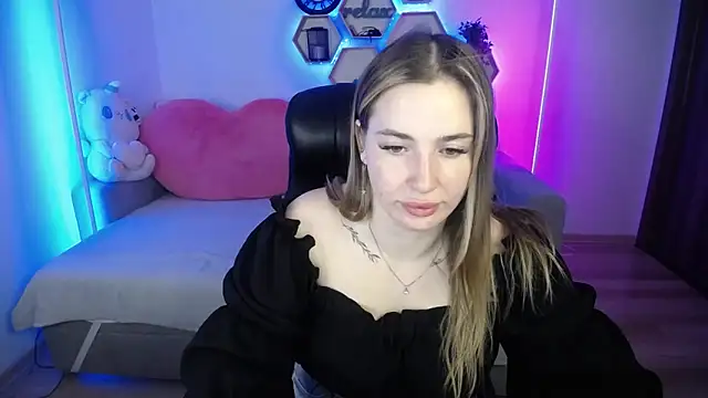 Snapshot of SabrinViolet chatting on July 1, 8:05 am SabrinViolet online show from July 1, 8:05 am
