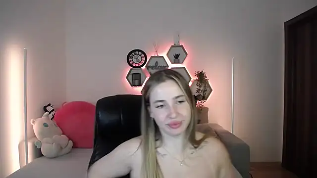 Snapshot of SabrinViolet chatting on July 10, 8:07 am SabrinViolet online show from July 10, 8:07 am