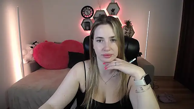 Snapshot of SabrinViolet chatting on July 23, 8:12 am SabrinViolet online show from July 23, 8:12 am