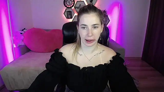Snapshot of SabrinViolet chatting on July 24, 8:12 am SabrinViolet online show from July 24, 8:12 am