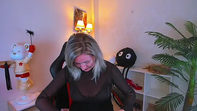 AriFleow online show from October 24, 11:50 am