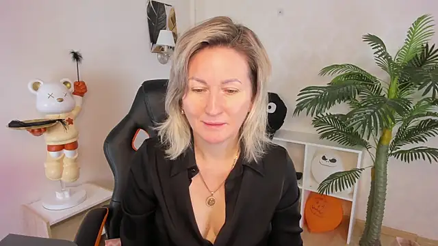 AriFleow online show from November 30, 4:38 am