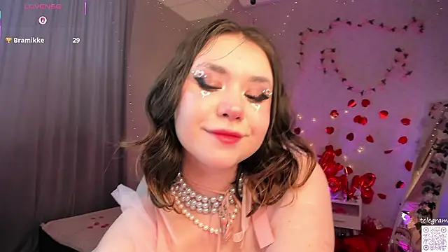 lilly Cherry  online show from February 14, 11:18 am