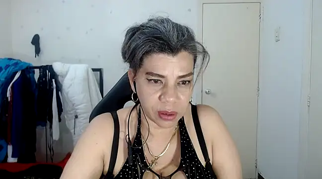 vikyadams online show from February 25, 6:36 am
