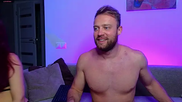 MaxMia online show from December 6, 7:54 am