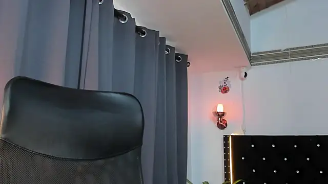 taniasweetxx online show from December 15, 8:15 pm