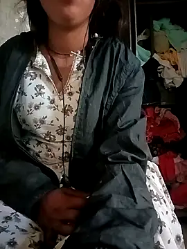 Snapshot of Sexy-bhabhi78 chatting on December 13, 2:32 am Sexy-bhabhi78 online show from December 13, 2:32 am