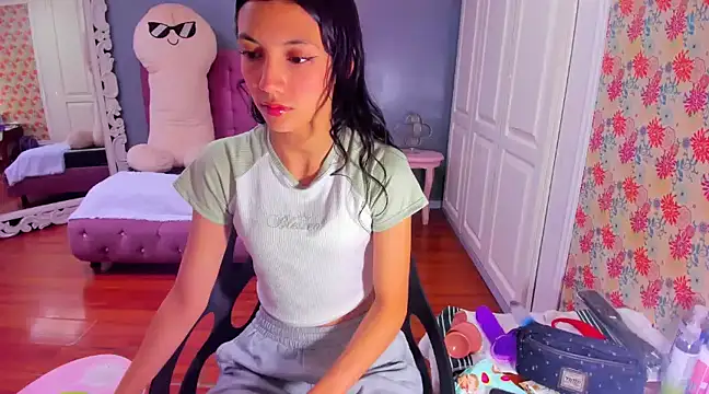 Iris Stone  online show from January 21, 10:30 am