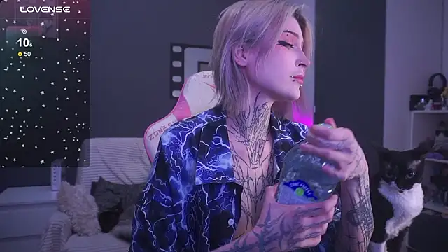 fraulein mooon online show from February 6, 5:45 am