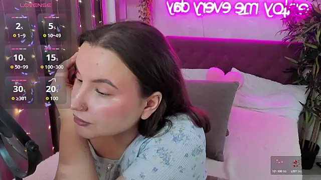 FeralPeach online show from March 8, 5:11 am