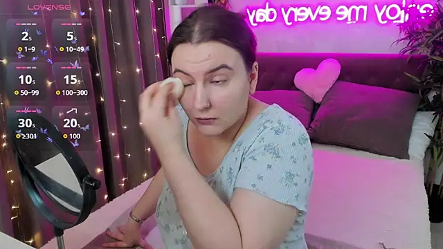 FeralPeach online show from March 12, 7:03 am