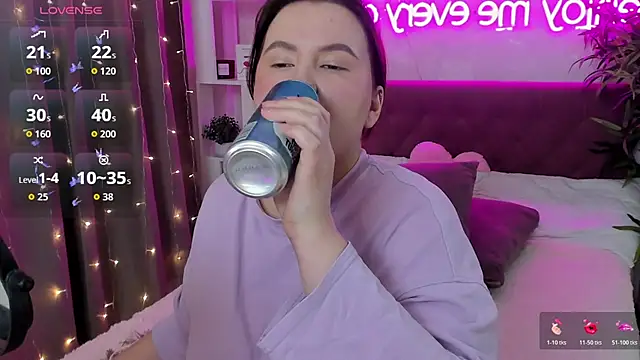 FeralPeach online show from March 29, 6:02 am