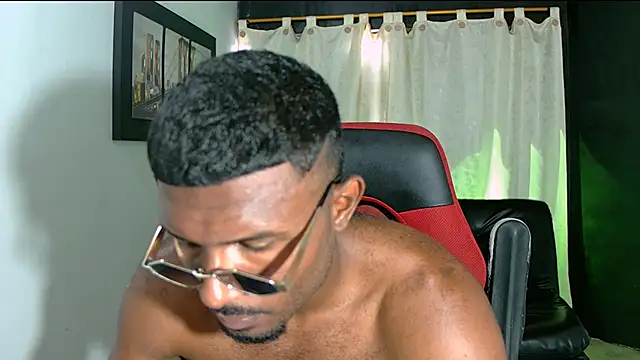 Snapshot of Black_indiian chatting on April 28, 4:23 pm Black indiian online show from April 28, 4:23 pm