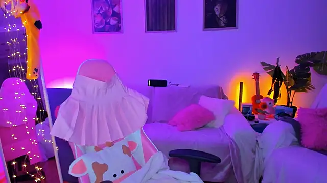 Alyssa Smitt online show from October 21, 6:52 pm