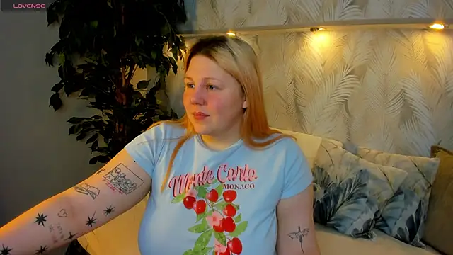 Ruth Oliver online show from November 22, 1:04 am