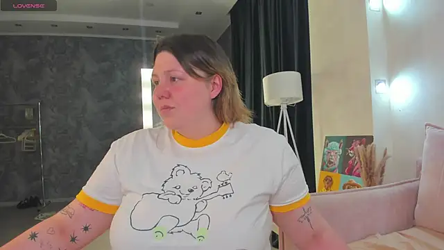 Snapshot of Ruth_Oliver chatting on July 10, 9:23 am Ruth Oliver online show from July 10, 9:23 am