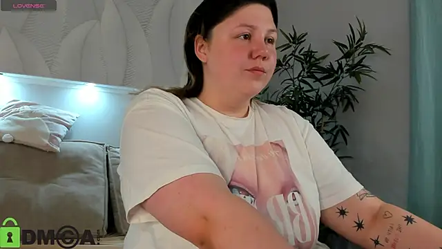 Snapshot of Ruth_Oliver chatting on July 17, 1:12 am Ruth Oliver online show from July 17, 1:12 am