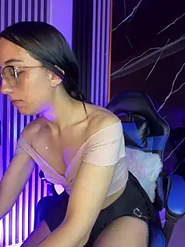 Ady 18 online show from October 20, 7:58 pm