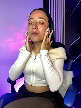 Ady 18 online show from December 4, 6:27 pm