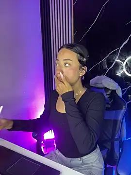 Ady 18 online show from December 17, 8:15 pm