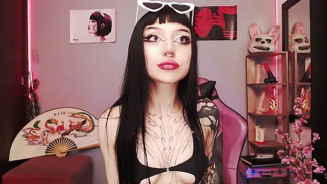 Snapshot of catipetite chatting on November 28, 8:28 am catipetite online show from November 28, 8:28 am