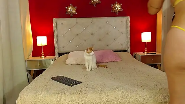 Kim and Mia online show from March 20, 3:50 pm