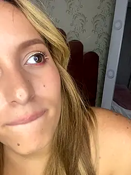 Snapshot of Agnescruzz chatting on October 15, 5:24 pm Agnescruzz online show from October 15, 5:24 pm