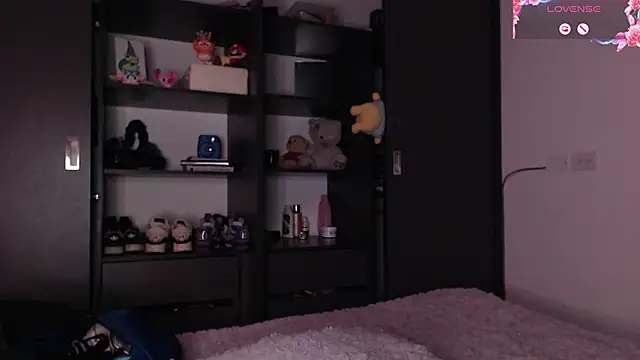 Snapshot of Your_rosalie chatting on October 23, 4:23 am Your rosalie online show from October 23, 4:23 am