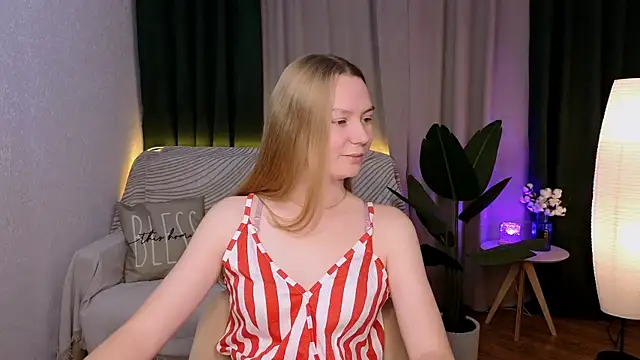 Snapshot of CarolynCohen__ chatting on December 3, 2:03 am CarolynCohen online show from December 3, 2:03 am