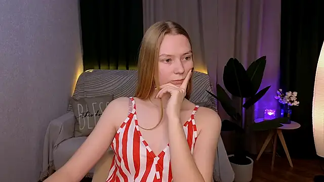 Snapshot of CarolynCohen__ chatting on December 3, 5:09 am CarolynCohen online show from December 3, 5:09 am