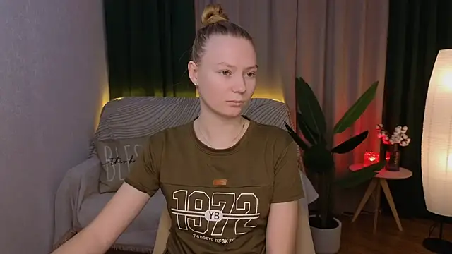 Snapshot of CarolynCohen__ chatting on December 6, 1:51 am CarolynCohen online show from December 6, 1:51 am