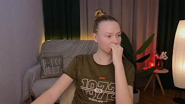 Snapshot of CarolynCohen__ chatting on December 6, 4:58 am CarolynCohen online show from December 6, 4:58 am