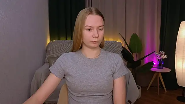 Snapshot of CarolynCohen__ chatting on February 3, 1:52 am CarolynCohen online show from February 3, 1:52 am