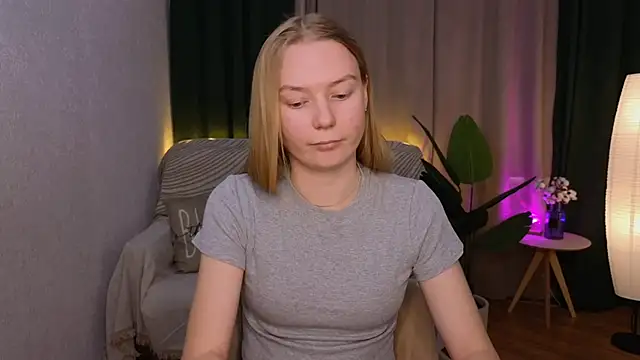 Snapshot of CarolynCohen__ chatting on February 3, 4:57 am CarolynCohen online show from February 3, 4:57 am