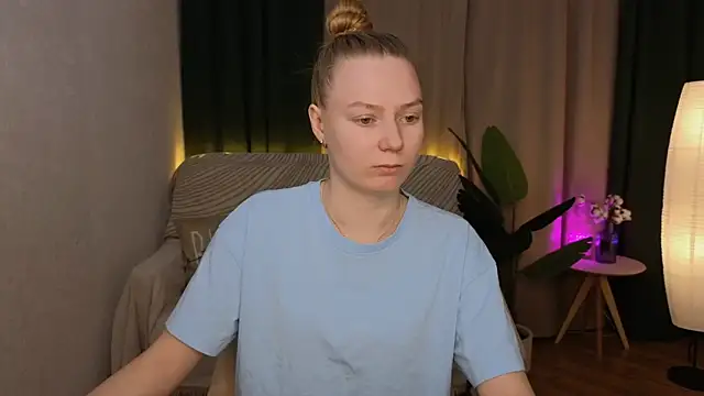 Snapshot of CarolynCohen__ chatting on February 4, 1:56 am CarolynCohen online show from February 4, 1:56 am